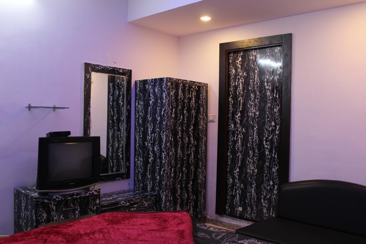 Hotel Kum Kum Adalaj Dış mekan fotoğraf